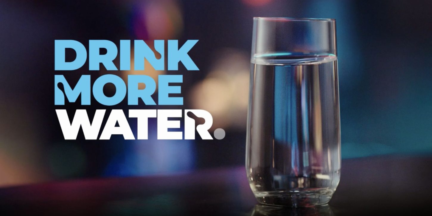 Pernod Ricard predstavlja novo digitalno kampanjo za svojo vodilno pobudo odgovornega pitja: Pijte več vode